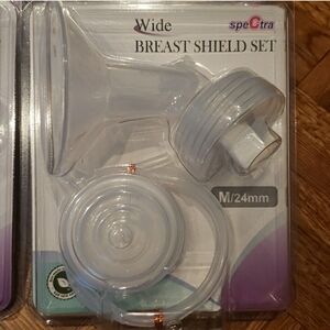 Spectra pump breast shield set size Medium NEW lot of 2